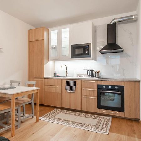Apartment With Balcony Praga Exterior foto