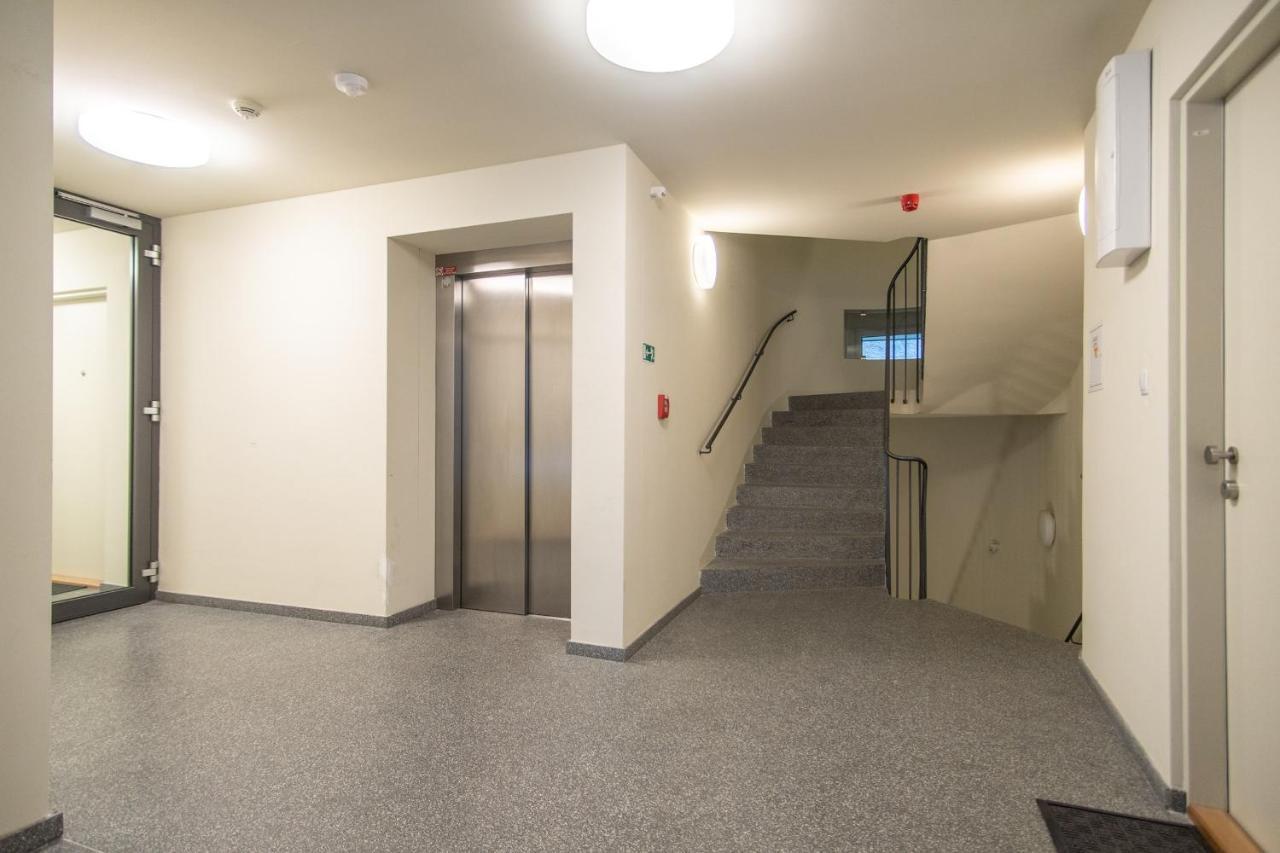 Apartment With Balcony Praga Exterior foto